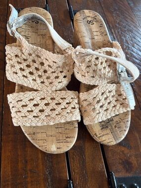 Girls Strappy Sandals in Cream
